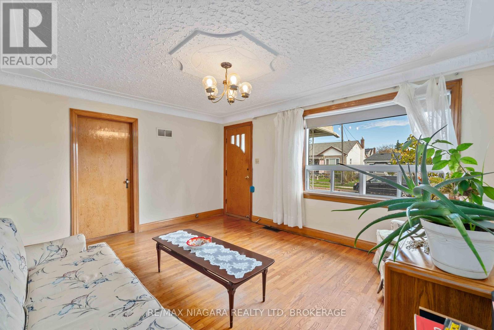 506 Harriet Street Property Photo 6