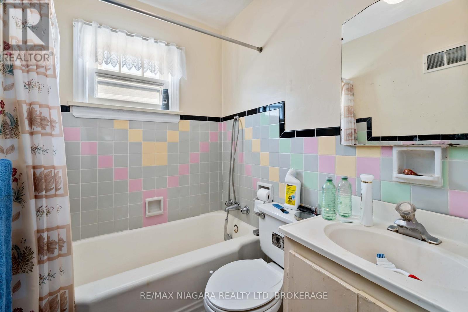 506 Harriet Street Property Photo 12