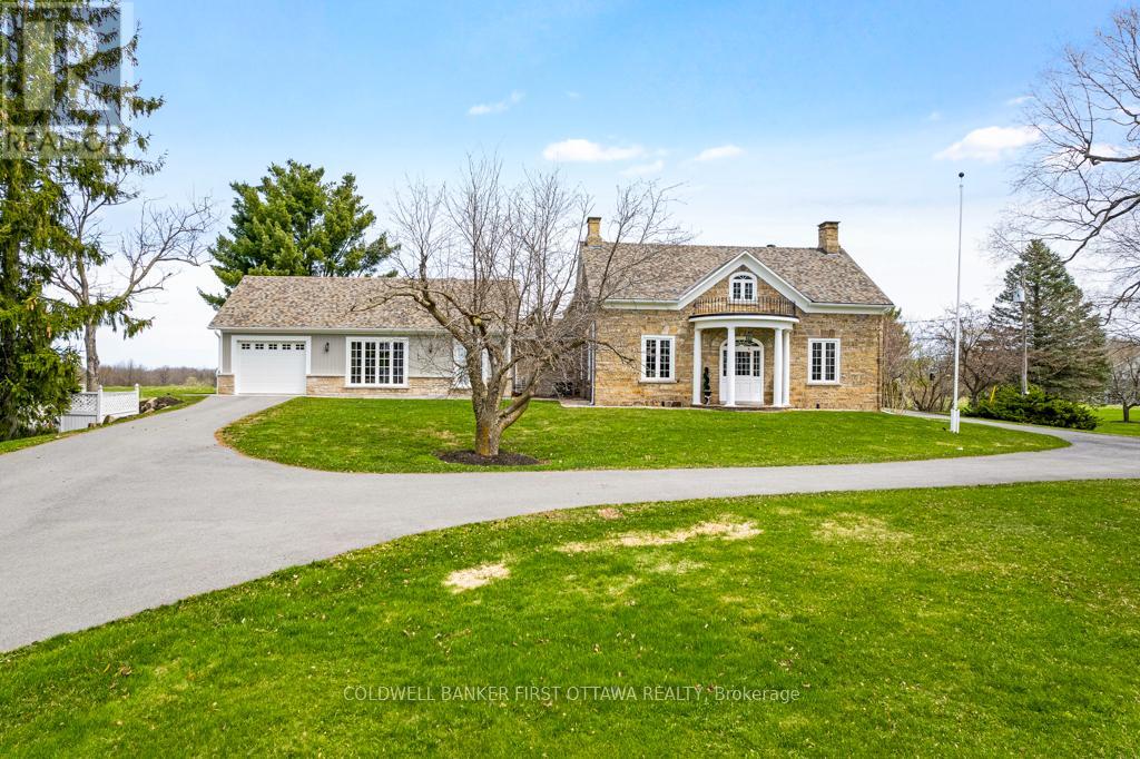 2638 Rideau Ferry Road Property Photo 1