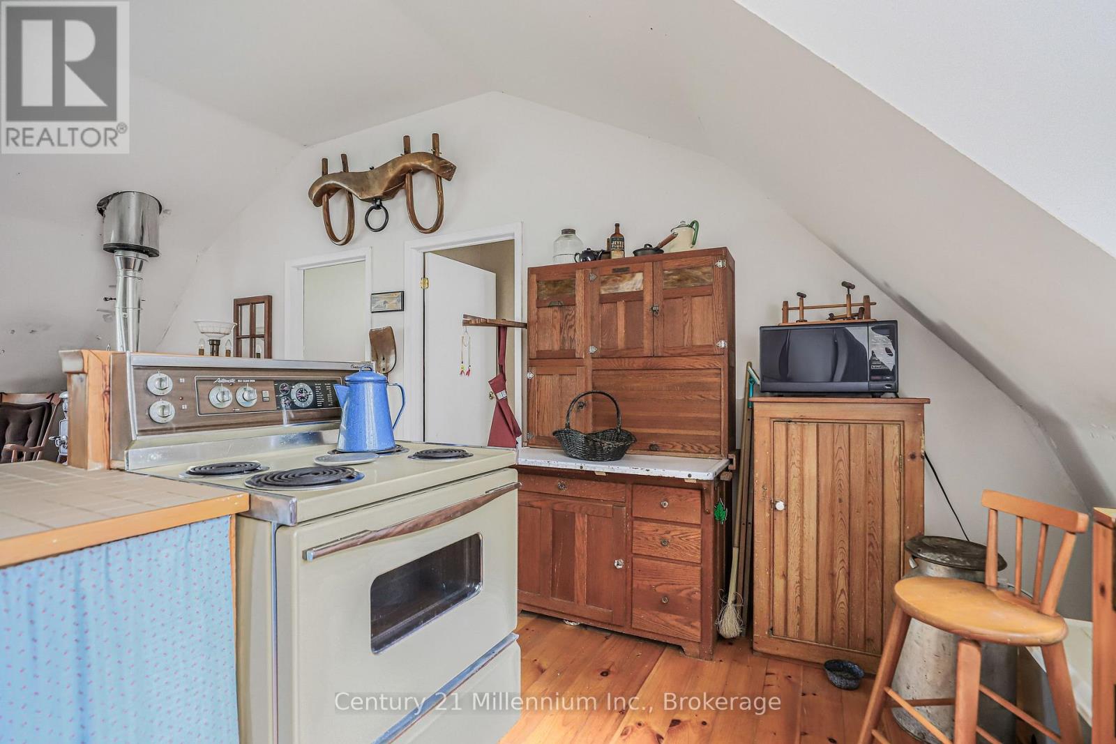 264701 Southgate 26 Road Property Photo 17