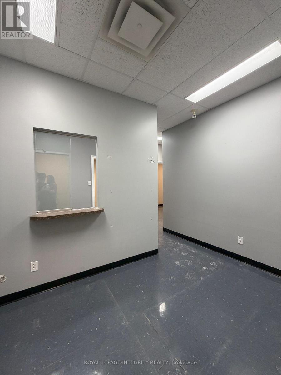 6 - 30 Thirteenth Street E Property Photo 6