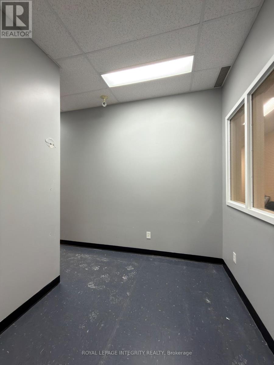 6 - 30 Thirteenth Street E Property Photo 7
