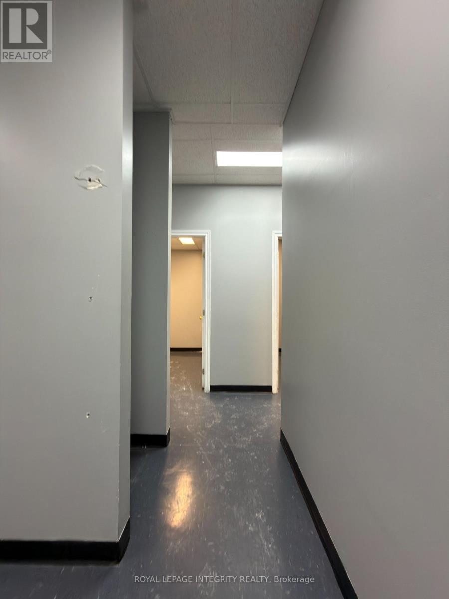6 - 30 Thirteenth Street E Property Photo 8