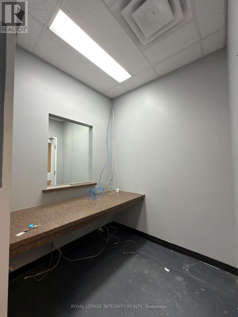 6 - 30 Thirteenth Street E Property Photo 10