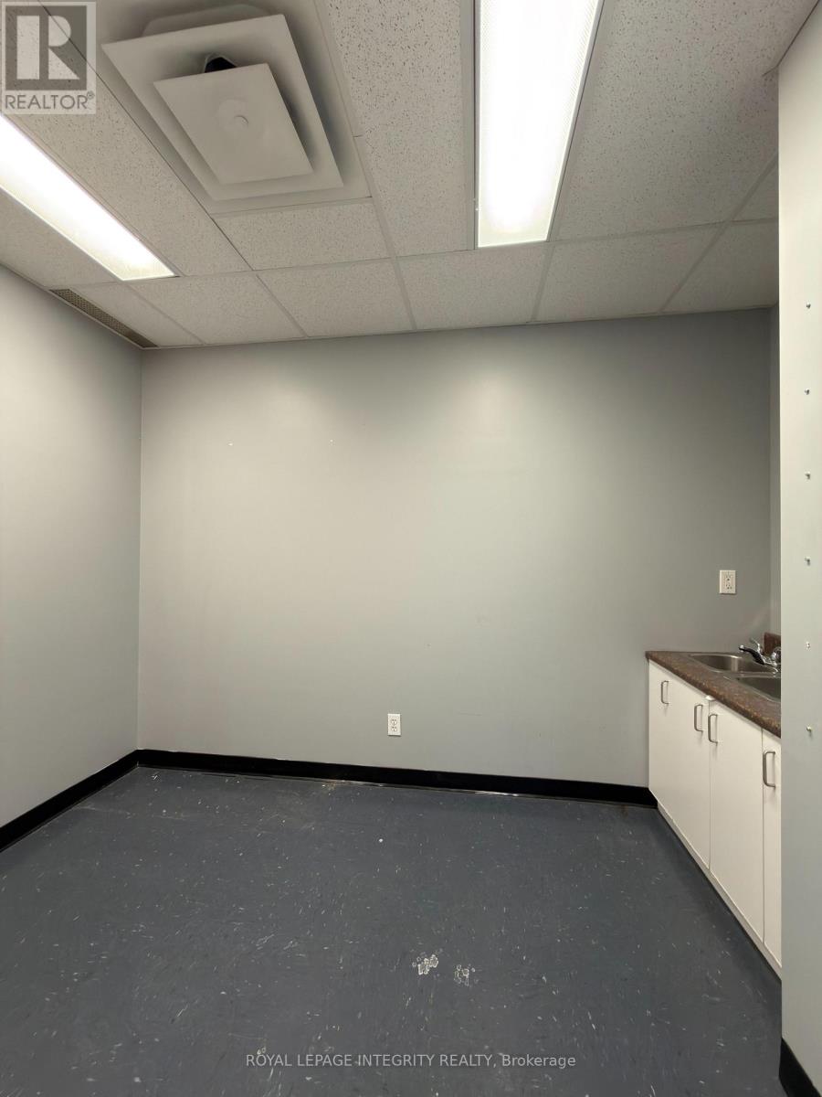 6 - 30 Thirteenth Street E Property Photo 11
