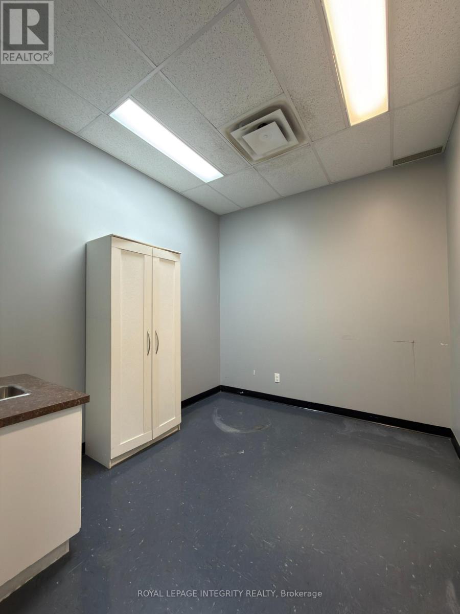6 - 30 Thirteenth Street E Property Photo 16