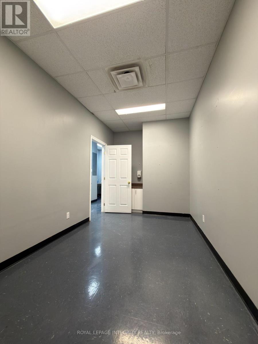 6 - 30 Thirteenth Street E Property Photo 18