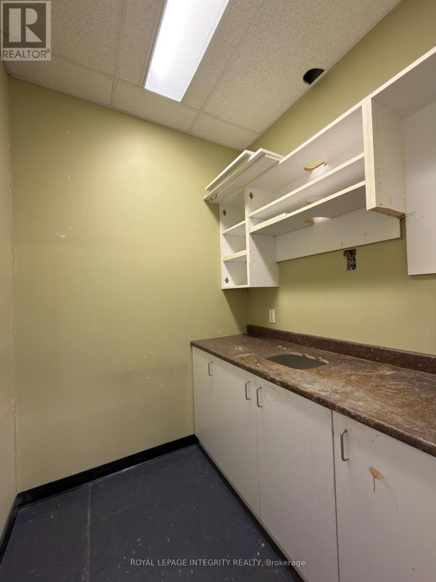 6 - 30 Thirteenth Street E Property Photo 19