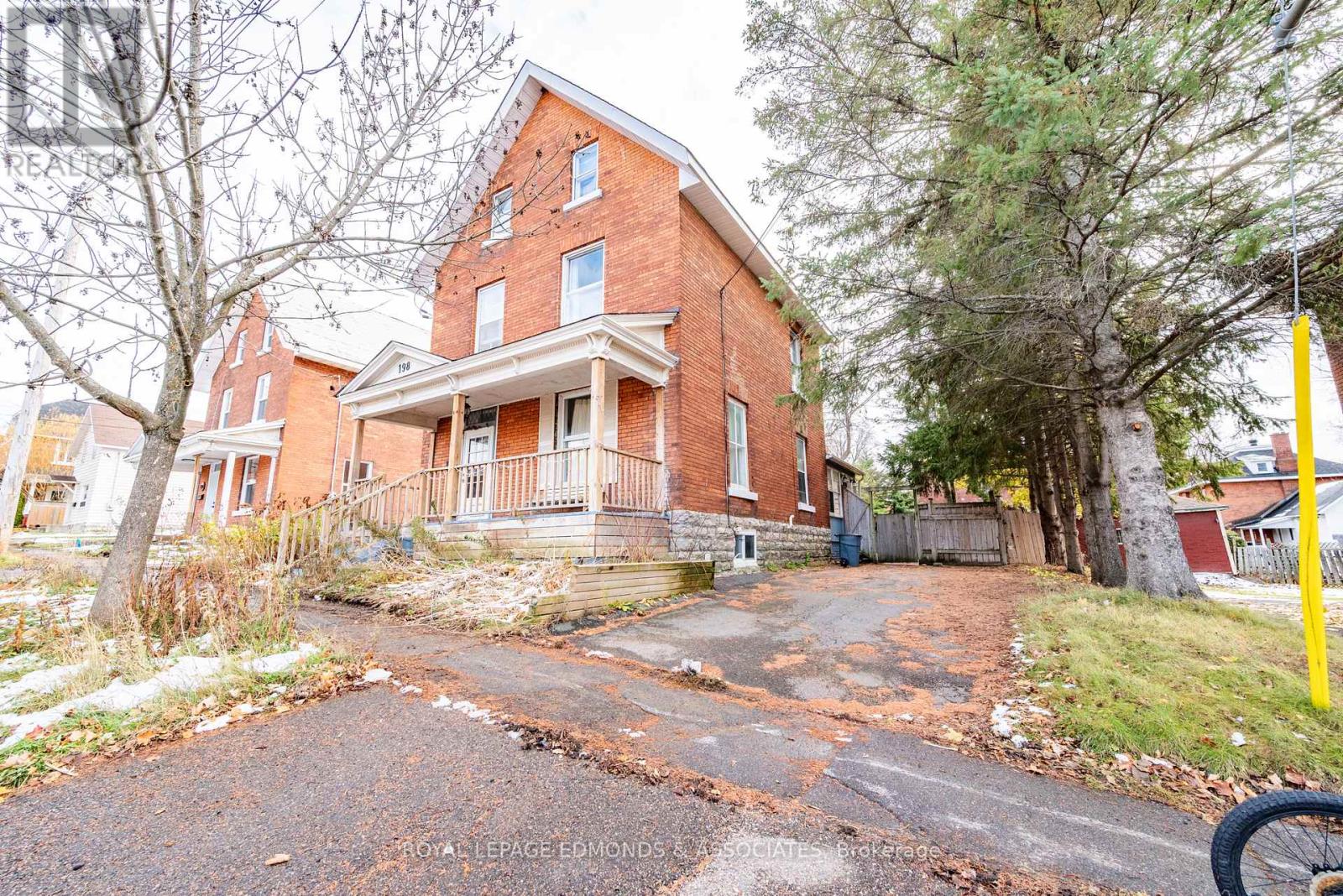 198 Mcallister Street Property Photo 2