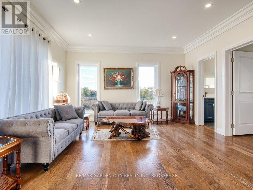 2400 Effingham Street Property Photo 7