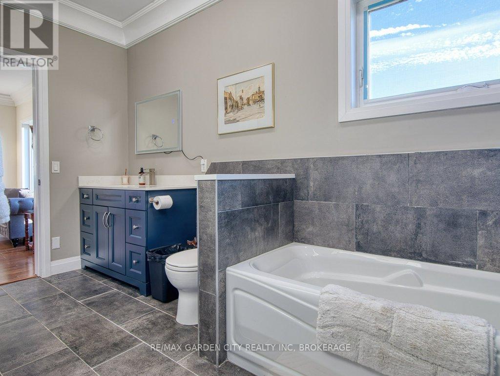 2400 Effingham Street Property Photo 10