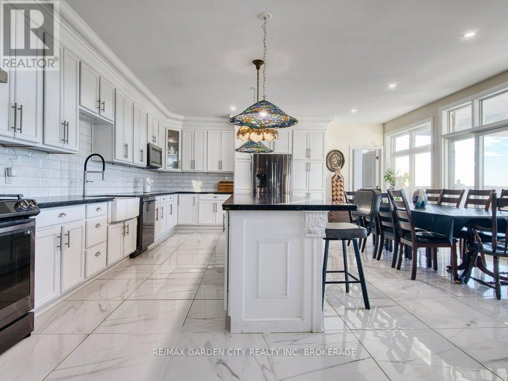 2400 Effingham Street Property Photo 13