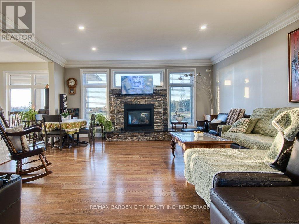2400 Effingham Street Property Photo 16