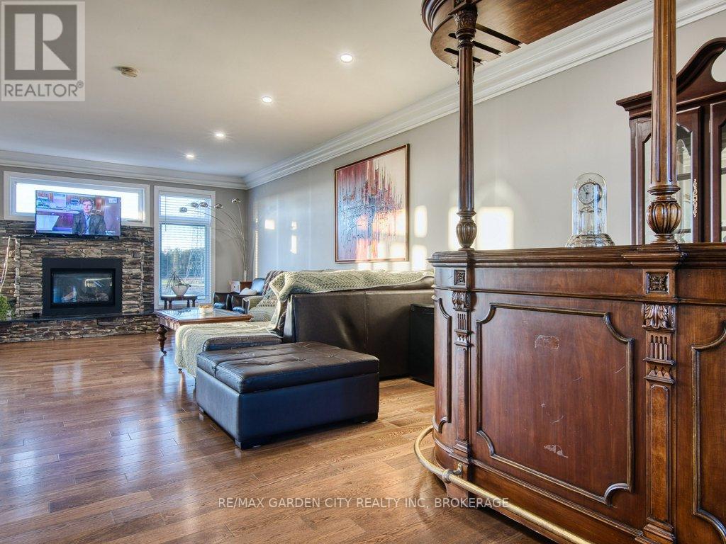 2400 Effingham Street Property Photo 17
