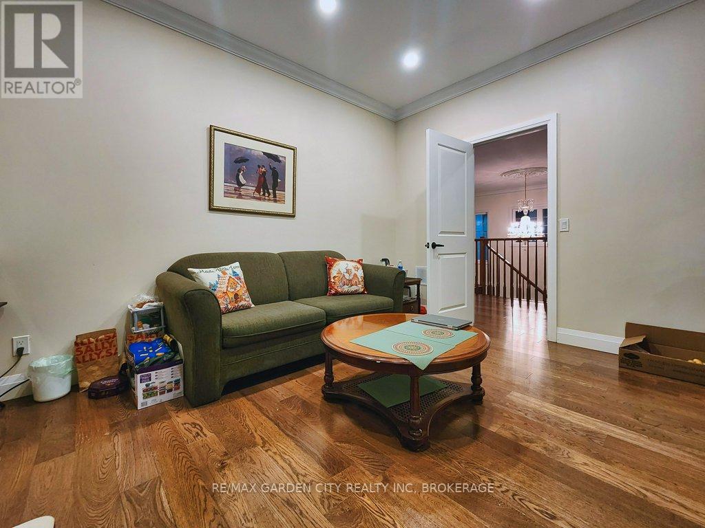 2400 Effingham Street Property Photo 25