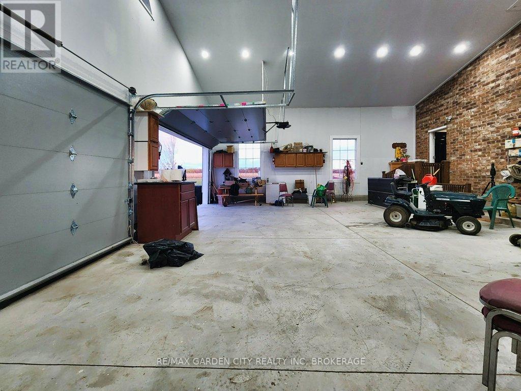 2400 Effingham Street Property Photo 32