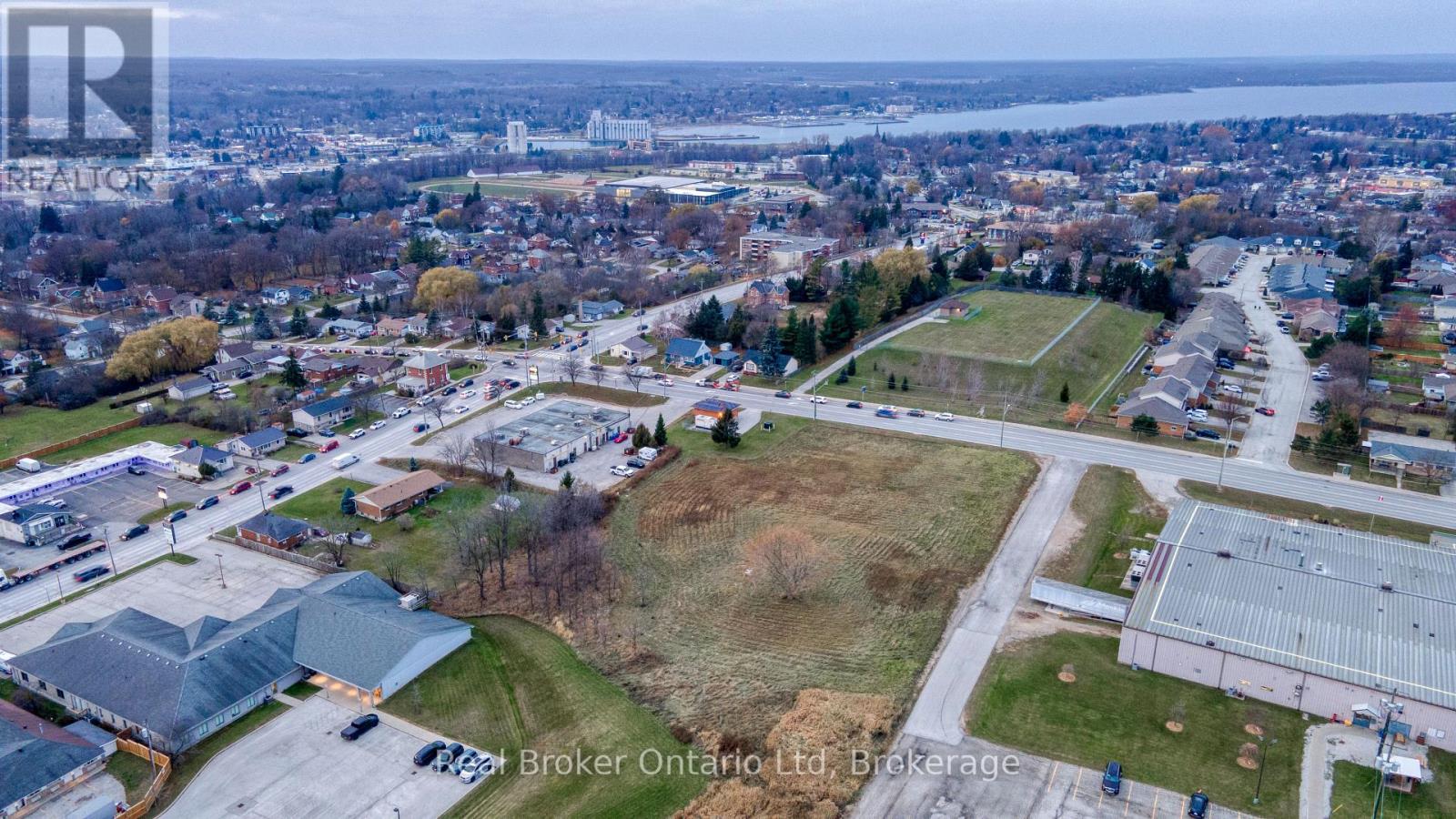 PT LOT 1 8TH STREET E