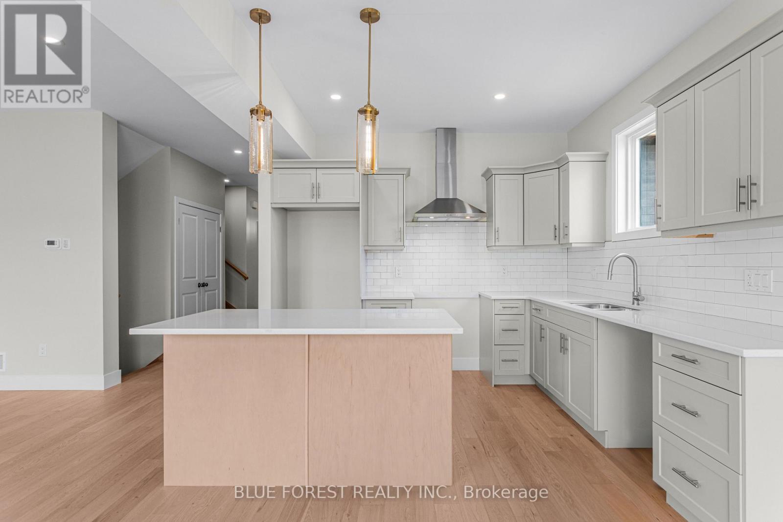 245 Mctavish Street Property Photo 6