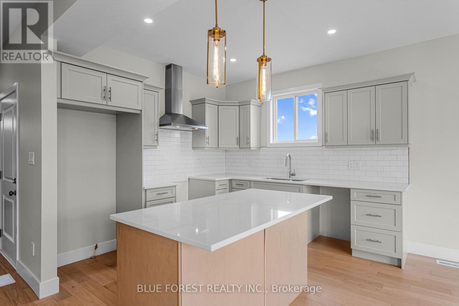 245 Mctavish Street Property Photo 7