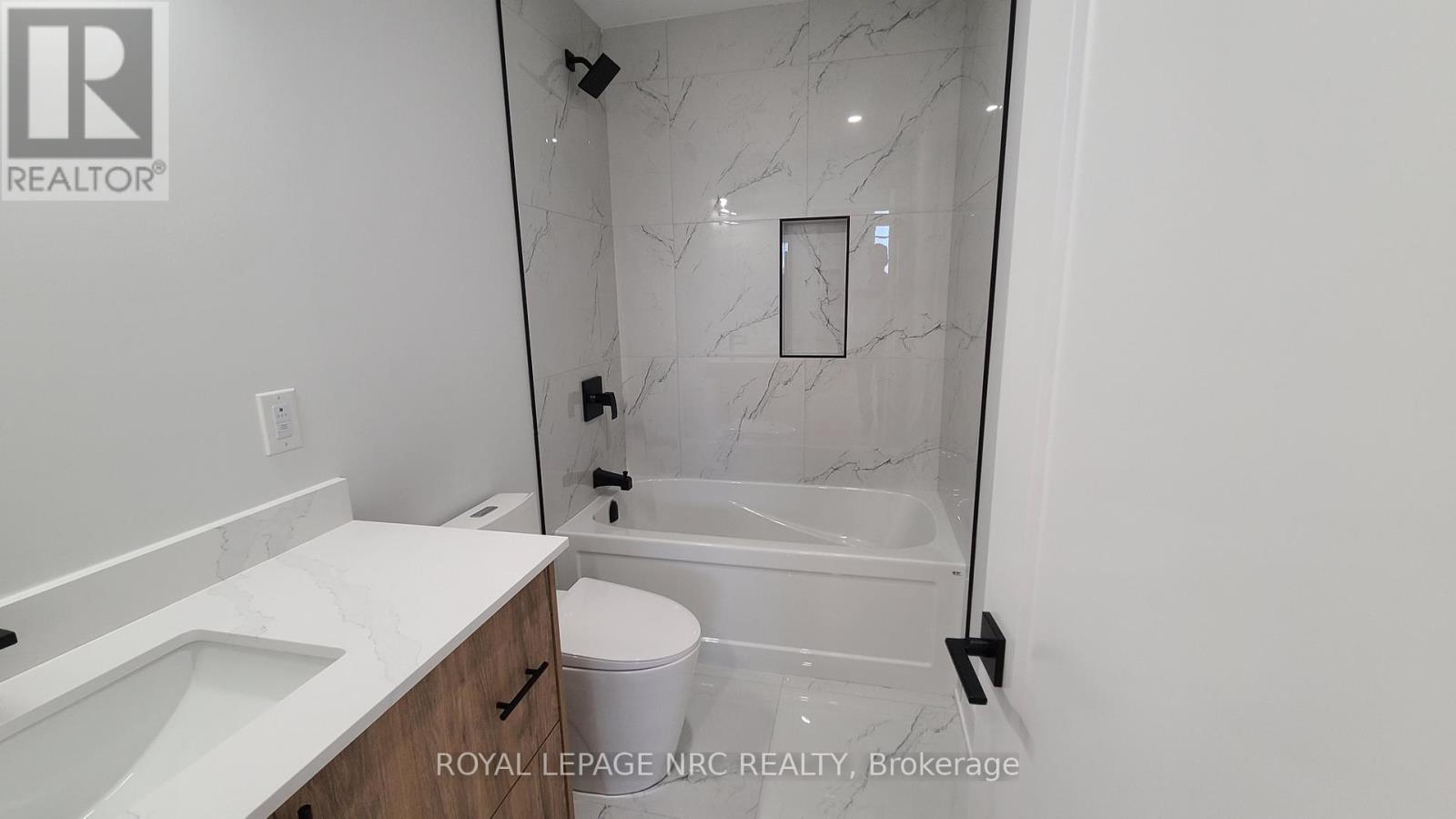 Lower - 7386 Splendour Drive Property Photo 9