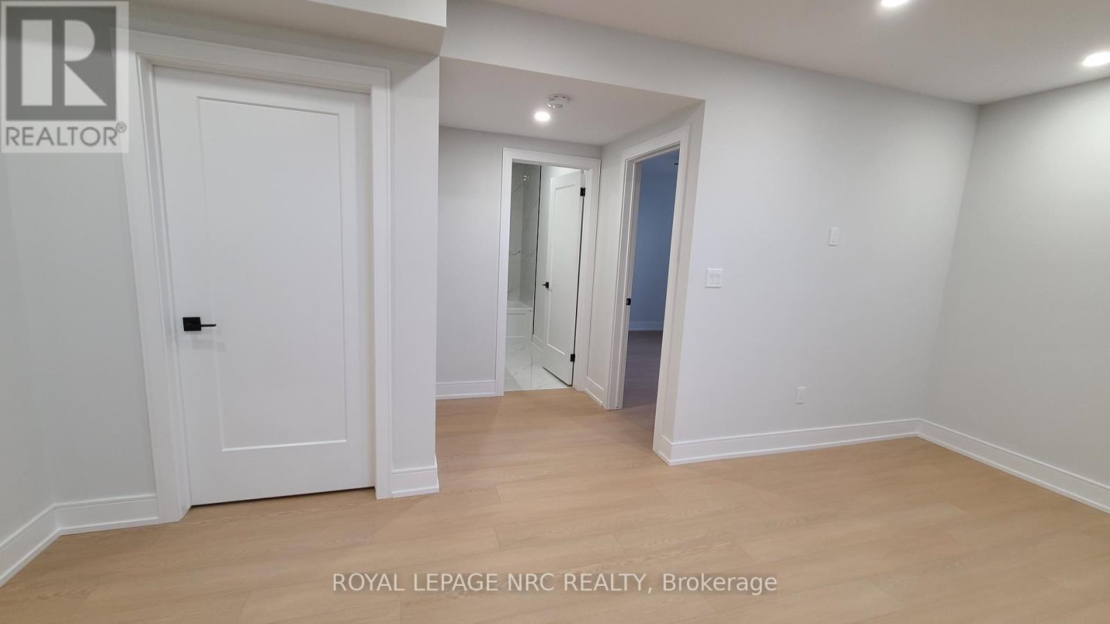 Lower - 7386 Splendour Drive Property Photo 10