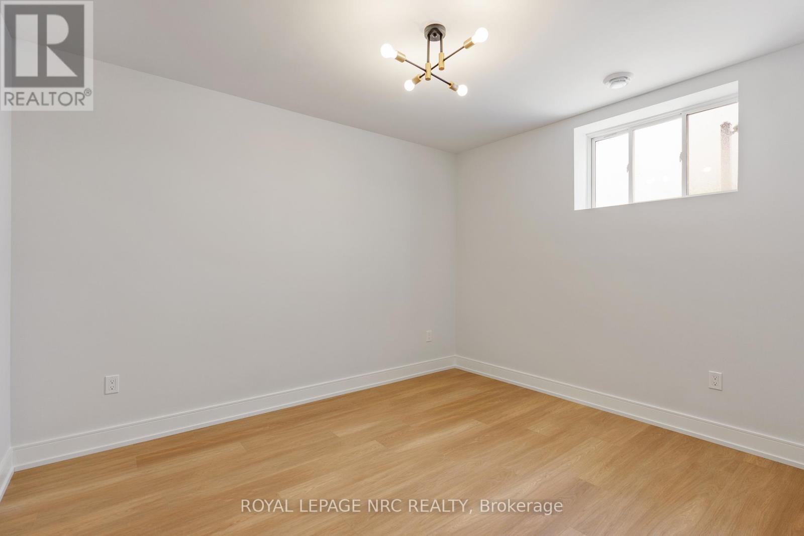 Lower - 7386 Splendour Drive Property Photo 11