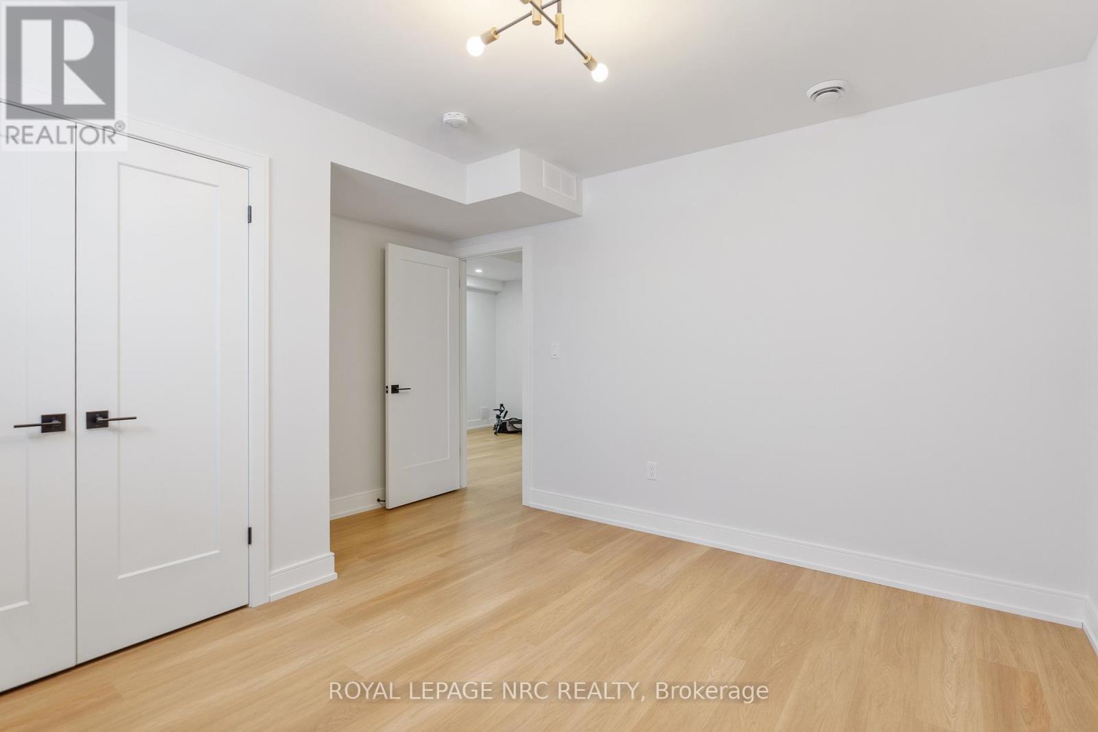 Lower - 7386 Splendour Drive Property Photo 12