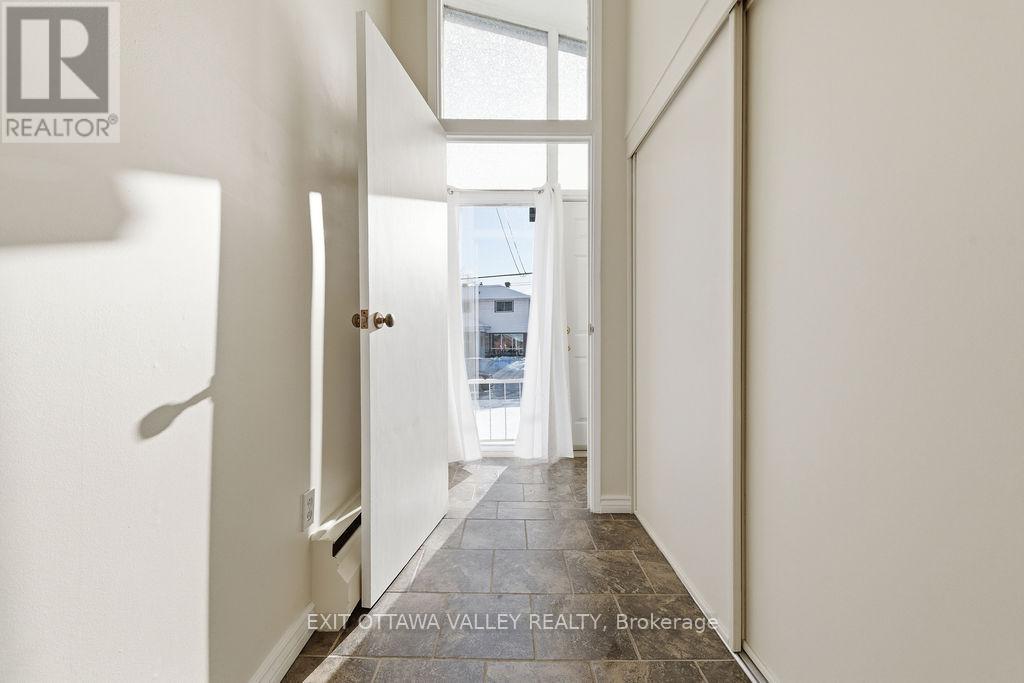 3 Newton Crescent Property Photo 4