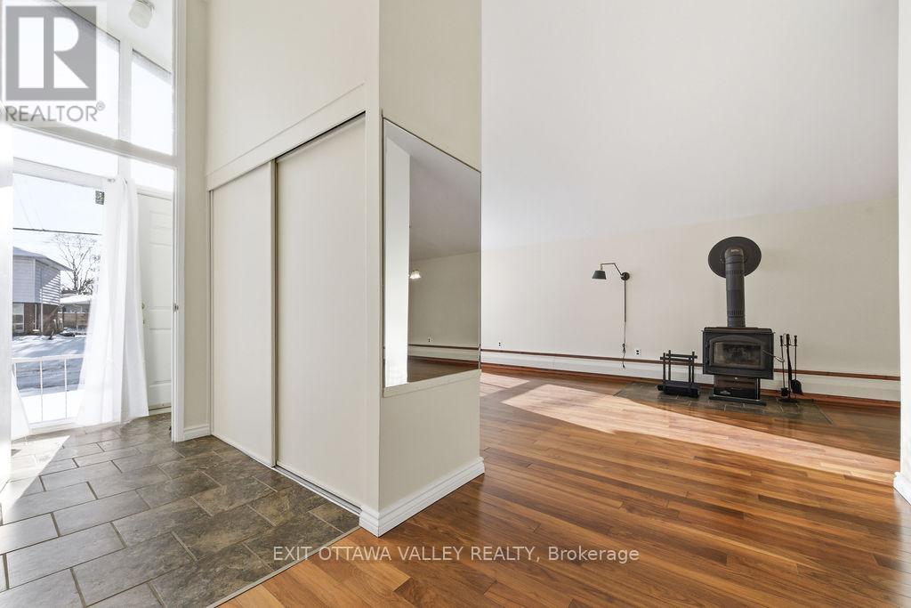 3 Newton Crescent Property Photo 6