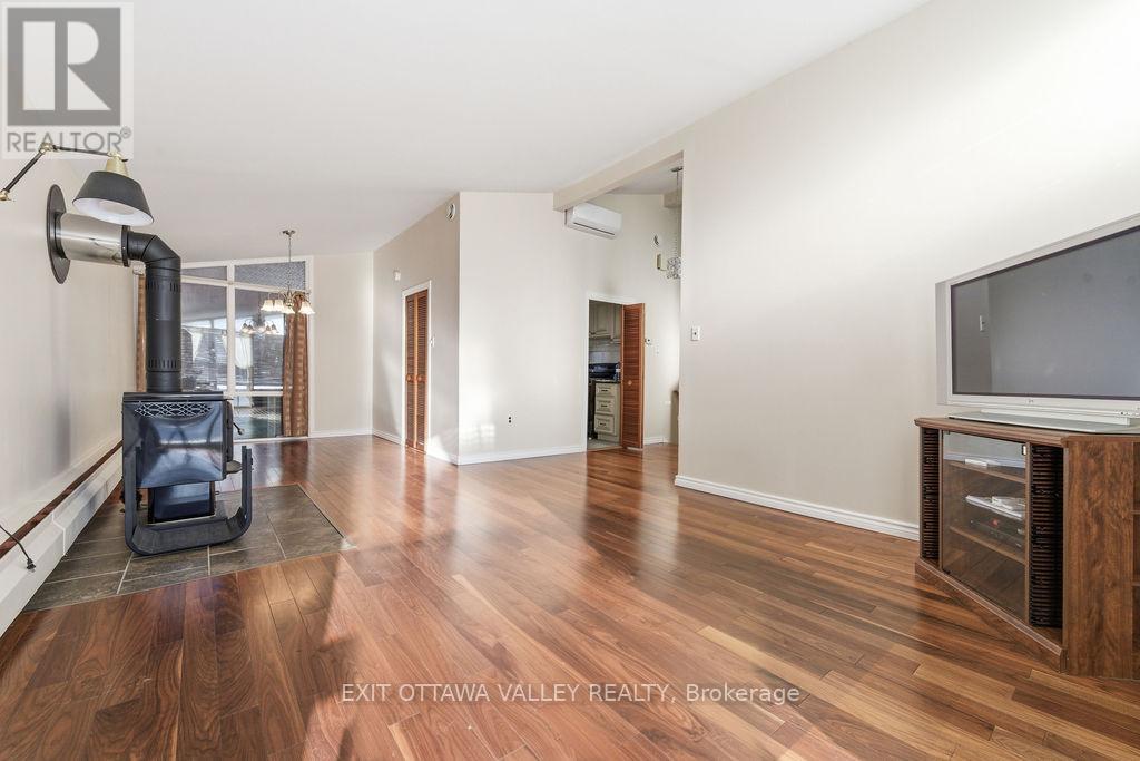 3 Newton Crescent Property Photo 8