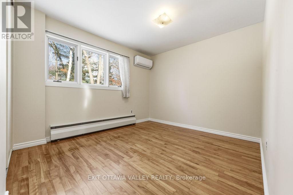 3 Newton Crescent Property Photo 9