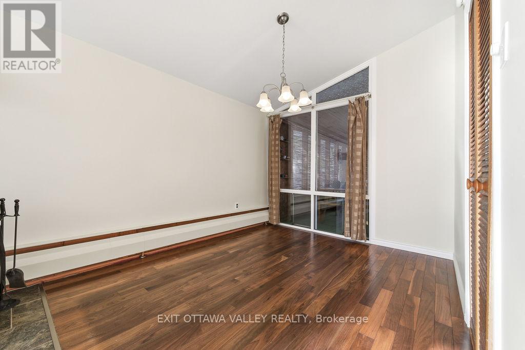 3 Newton Crescent Property Photo 10