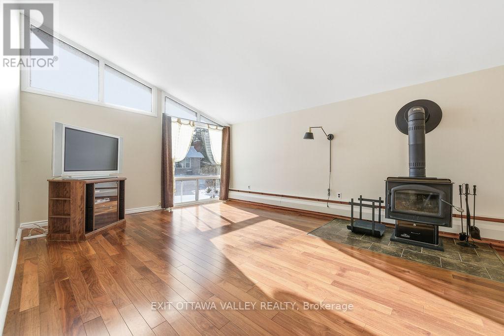 3 Newton Crescent Property Photo 11