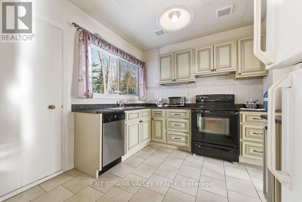 3 Newton Crescent Property Photo 12