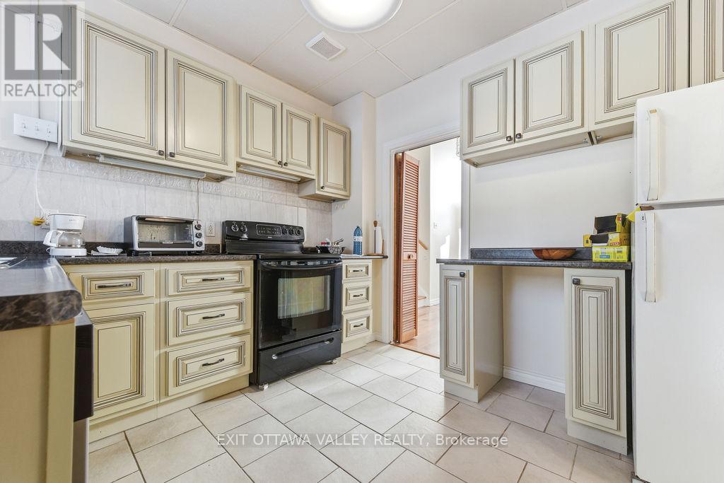 3 Newton Crescent Property Photo 13