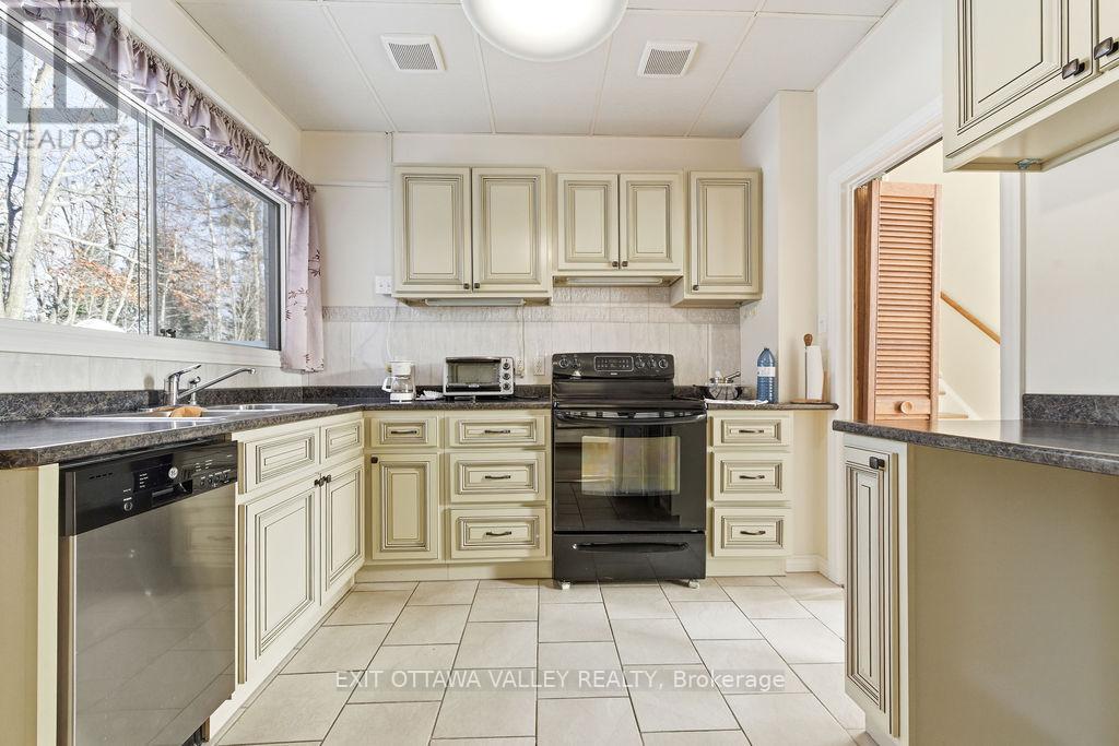 3 Newton Crescent Property Photo 14