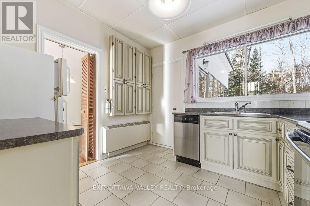 3 Newton Crescent Property Photo 15