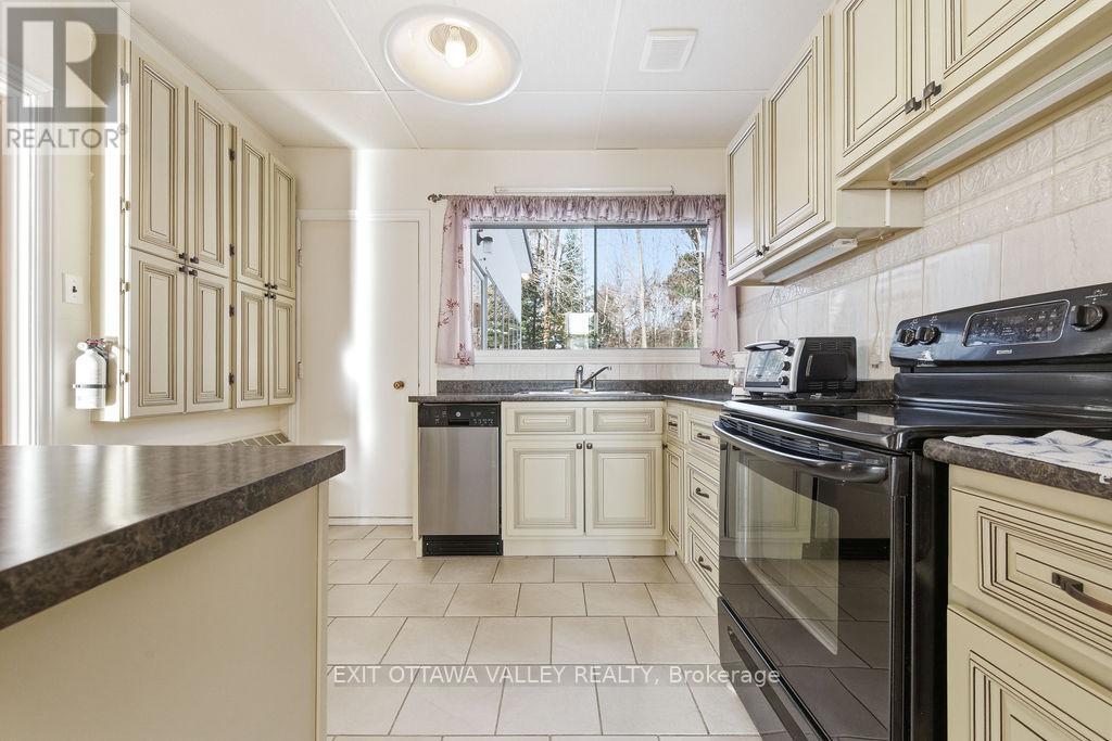 3 Newton Crescent Property Photo 16
