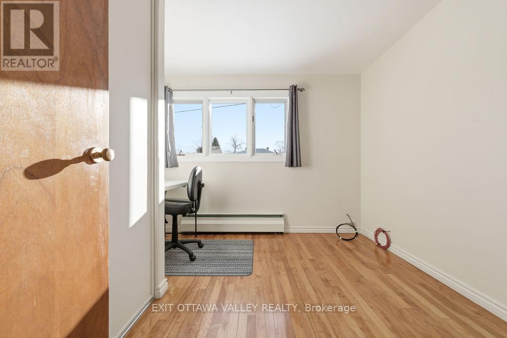 3 Newton Crescent Property Photo 17