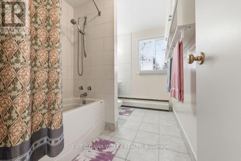 3 Newton Crescent Property Photo 23