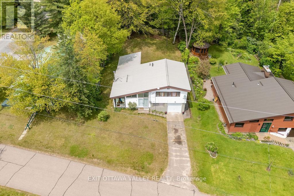 3 Newton Crescent Property Photo 30