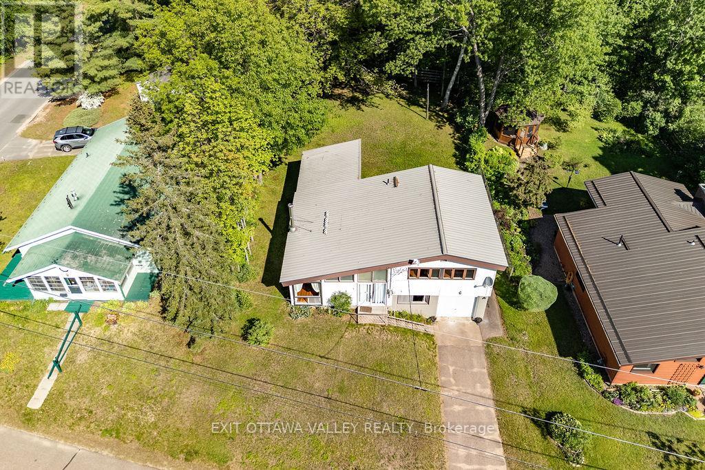 3 Newton Crescent Property Photo 31