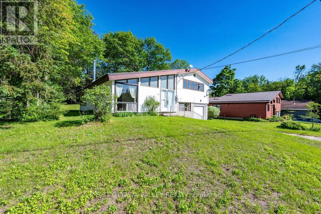 3 Newton Crescent Property Photo 37
