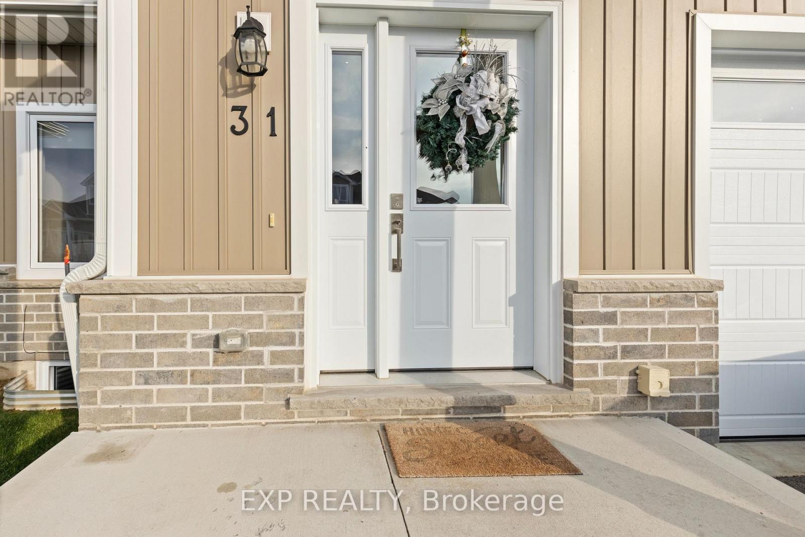 31 - 744 Nelson Street W Property Photo 2