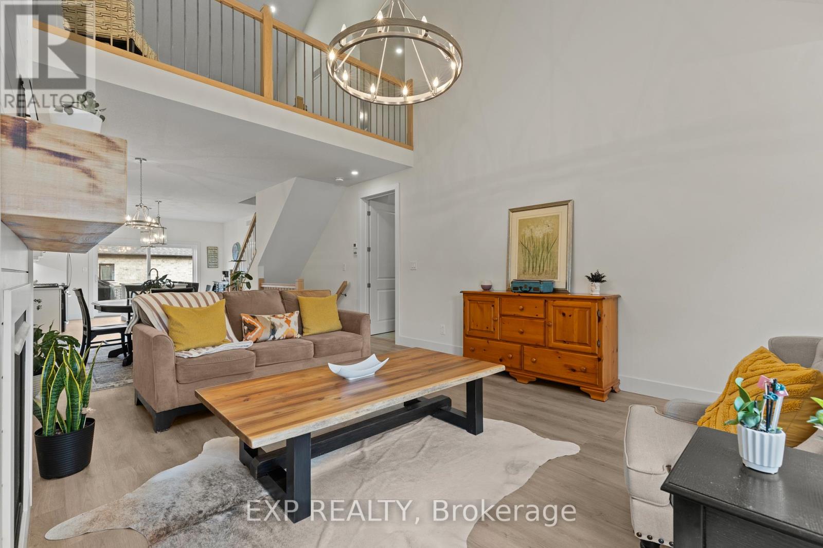 31 - 744 Nelson Street W Property Photo 7