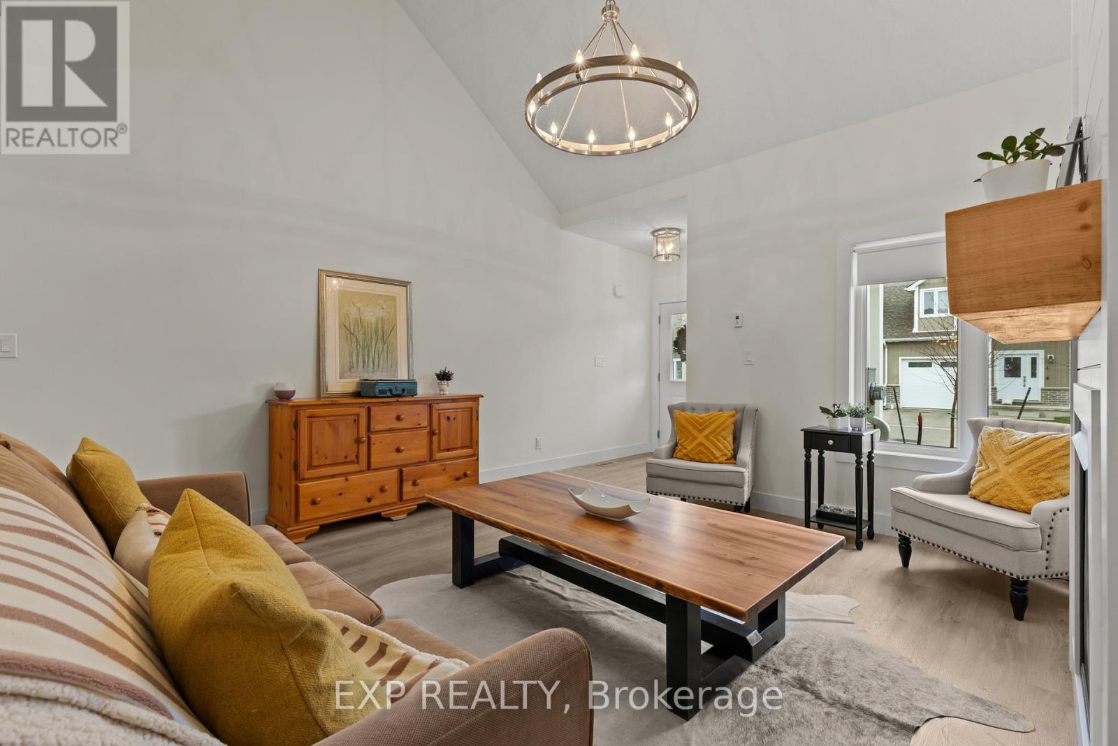 31 - 744 Nelson Street W Property Photo 8
