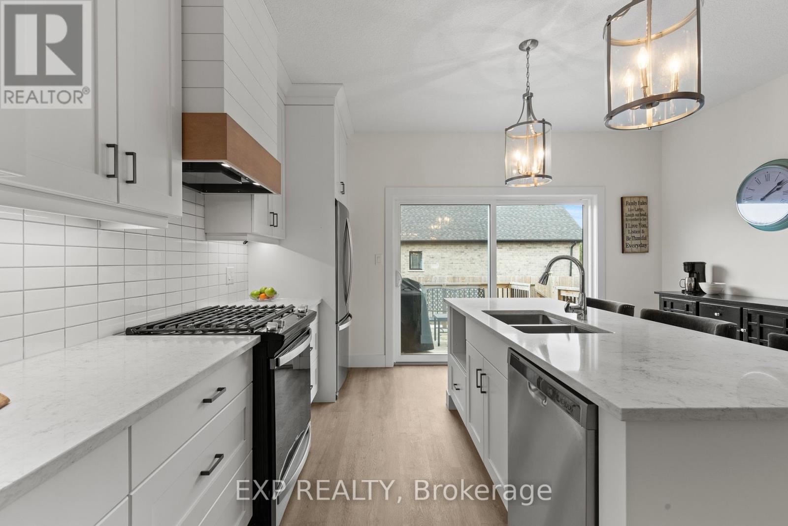 31 - 744 Nelson Street W Property Photo 15