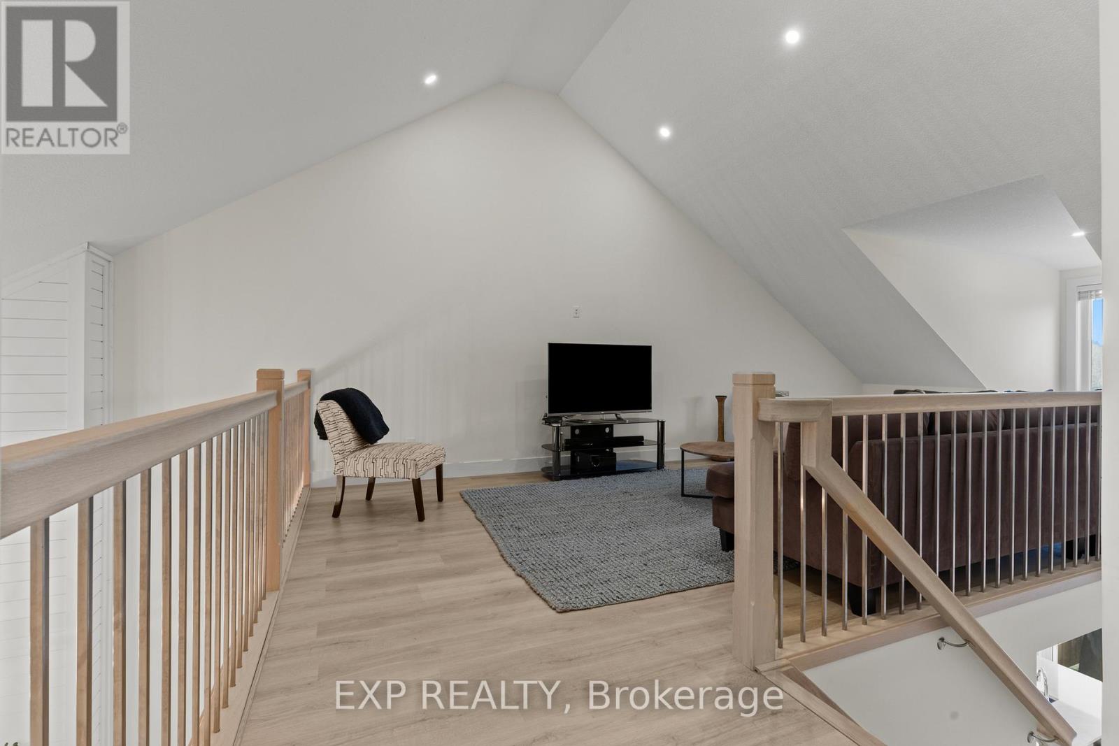 31 - 744 Nelson Street W Property Photo 24