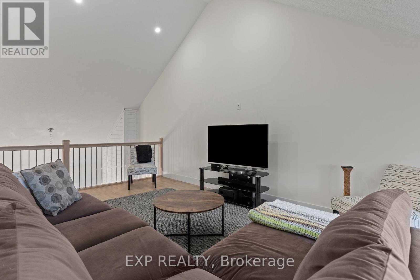 31 - 744 Nelson Street W Property Photo 27
