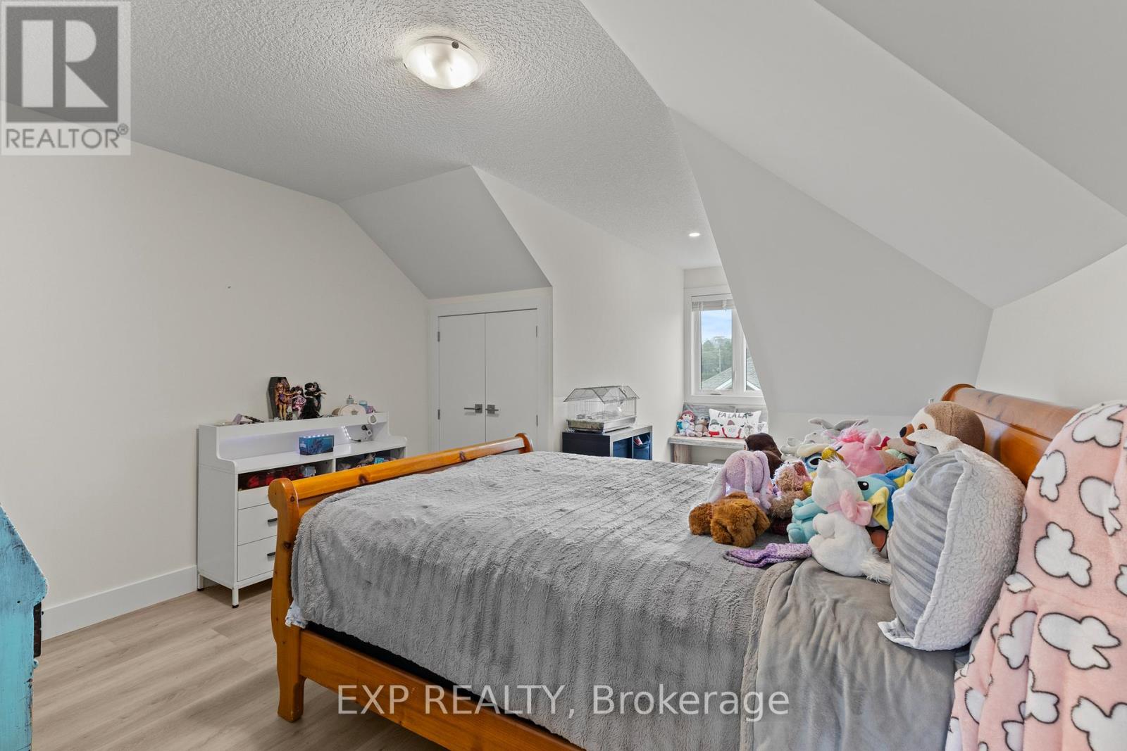 31 - 744 Nelson Street W Property Photo 30